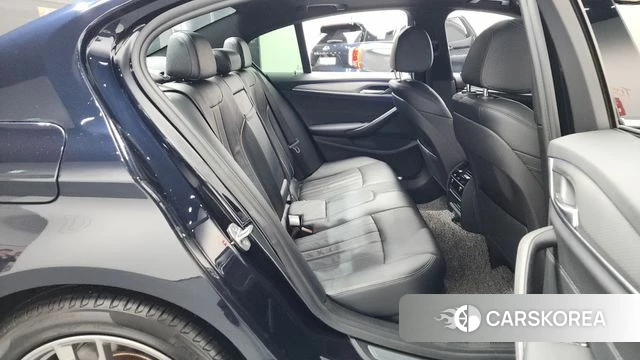 BMW 5 Series (G30) 2018 Черный из Кореи, фото 2