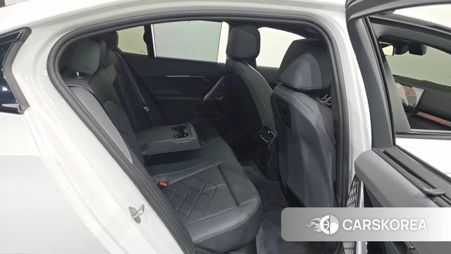 BMW 5 Series (G60) 2025 Белый из Кореи, фото 2