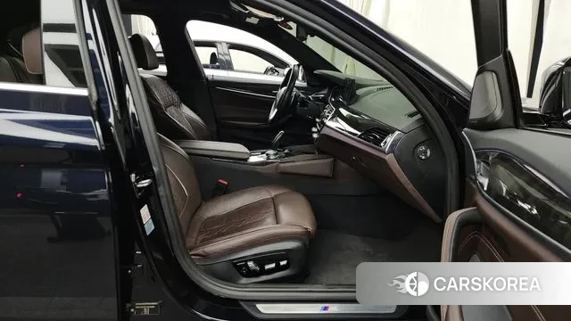 BMW 5 Series (G30) 2018 Черный из Кореи, фото 2