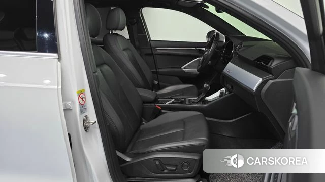 Audi Q3 (F3) 2020 Белый из Кореи, фото 2