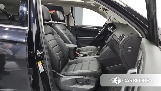 Volkswagen Tiguan second Generation 2019 Черный из Кореи, фото 2