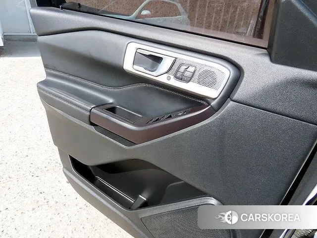 Ford Explorer 6th Generation 2020 Белый из Кореи, фото 2