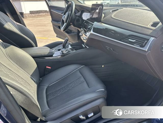 BMW 5 series 2021 Черный из Китая, фото 2
