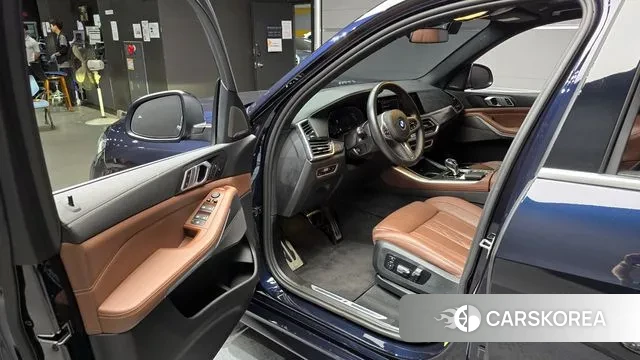 BMW X5 (G05) 2023 Черный из Кореи, фото 2