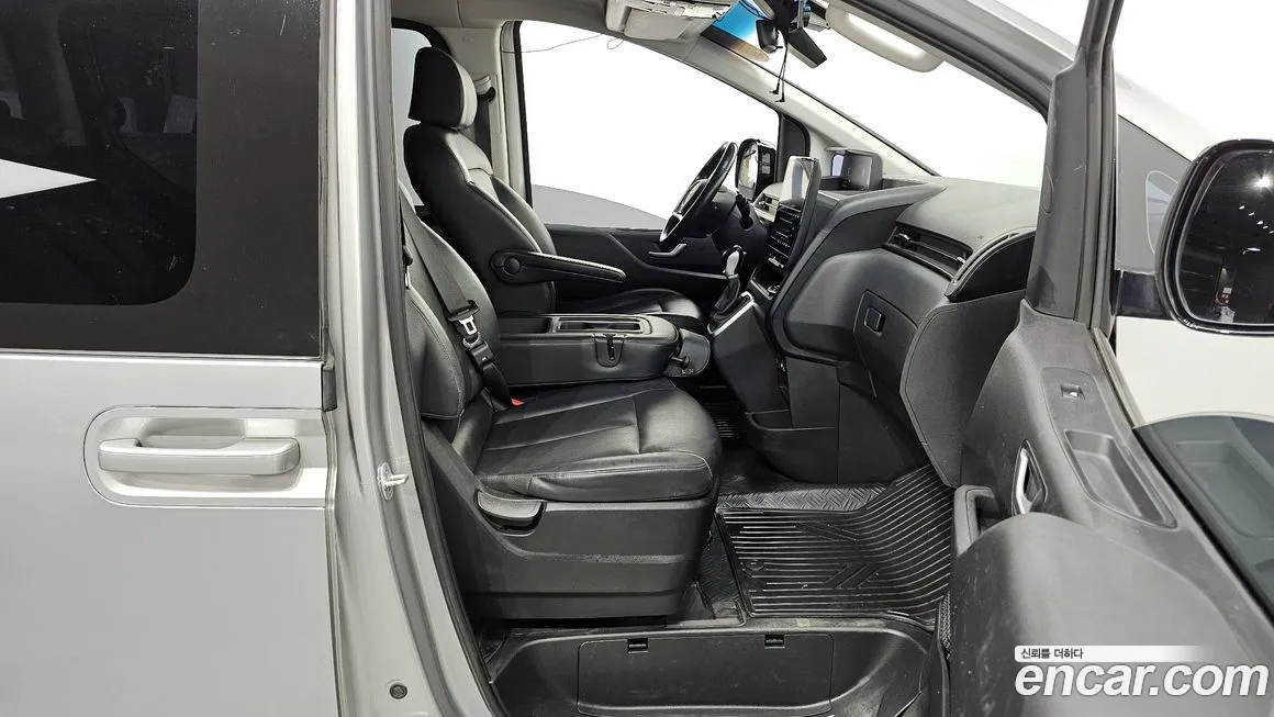 Hyundai Staria 2021 Серебряный из Кореи, фото 2