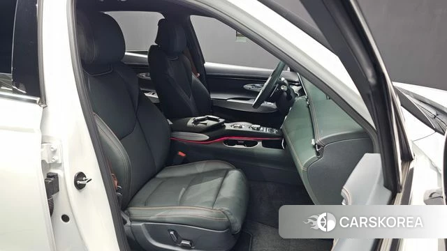 Genesis GV70 2024 Белый из Кореи, фото 2