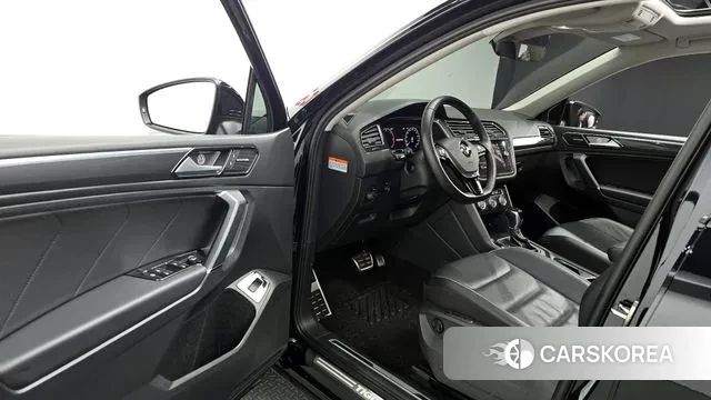 Volkswagen Tiguan Allspace 2020 Черный из Кореи, фото 2