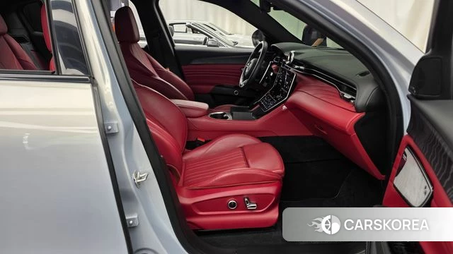 Maserati Grecale 2023 Светло-серебряный цвет из Кореи, фото 2