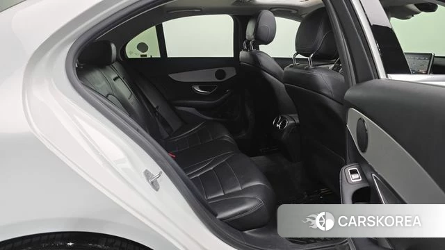 Mercedes-Benz C-Class W205 2018 Белый из Кореи, фото 2