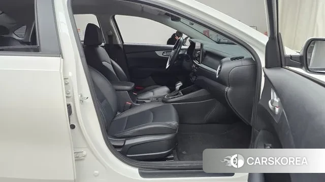 Kia The New K3 2nd generation 2021 Белый из Кореи, фото 2