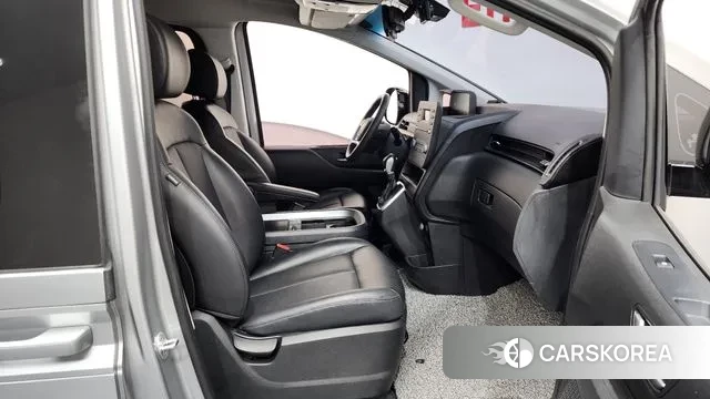 Hyundai Staria 2023 Серебряный из Кореи, фото 2