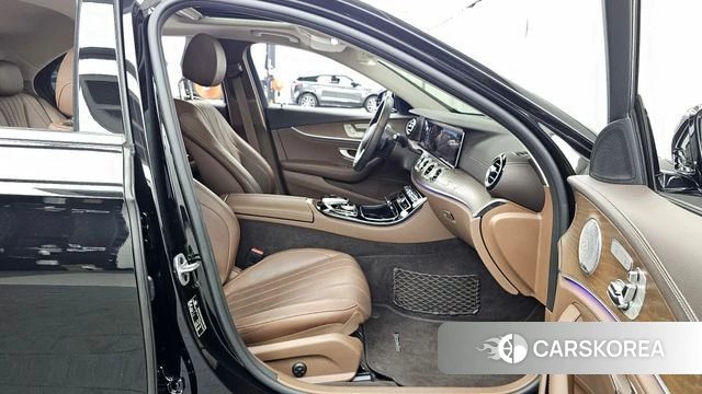 Mercedes-Benz E-Class W213 2020 Черный из Кореи, фото 2