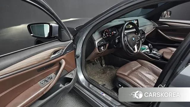 BMW 5 Series (G30) 2018 Серый из Кореи, фото 2