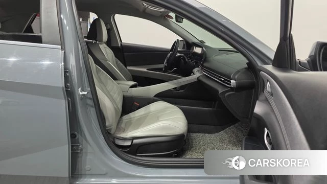 Hyundai Avante Hybrid (CN7) 2021 Серебристо-серый из Кореи, фото 2