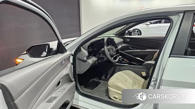 Hyundai The New Avante (CN7) 2023 Белый из Кореи, фото 2