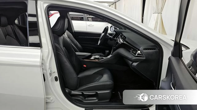 Toyota Camry (XV70) 2020 Белый из Кореи, фото 2