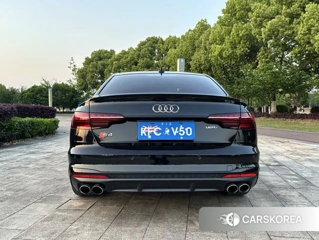 Audi S4 2023 Черный из Китая, фото 2