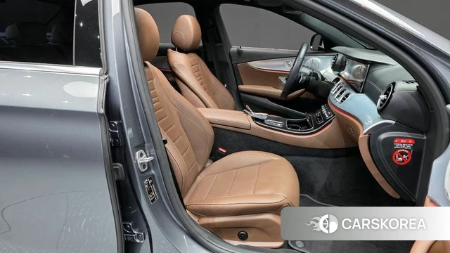 Mercedes-Benz E-Class W213 2021 Серый из Кореи, фото 2