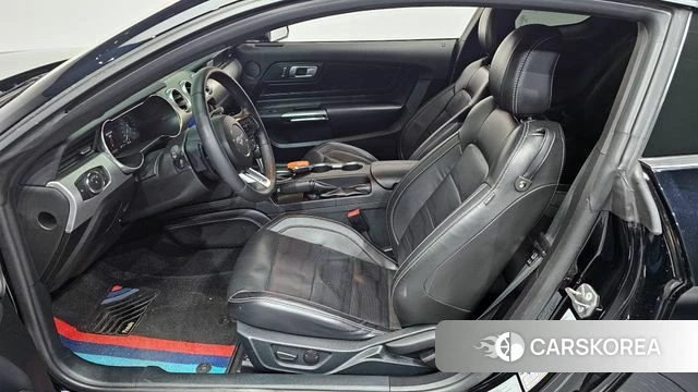 Ford Mustang 2023 Черный из Кореи, фото 2