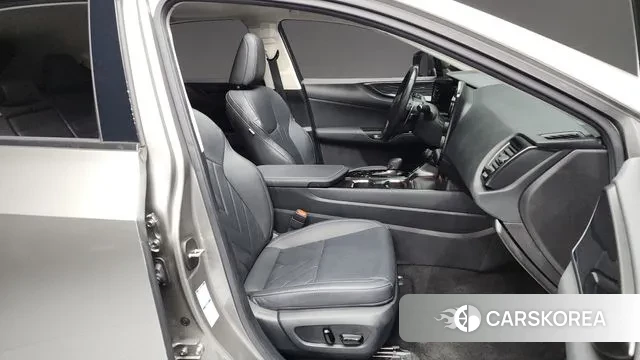 Lexus NX450h + 2nd generation 2023 Серебристо-серый из Кореи, фото 2