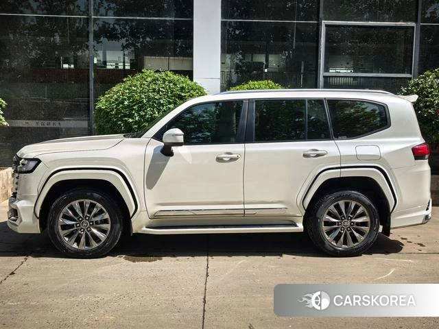 Toyota Land Cruiser (imported) 2024 Белый из Китая, фото 2