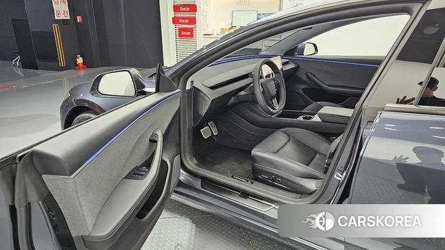 Tesla Model 3 2025 Серый из Кореи, фото 2