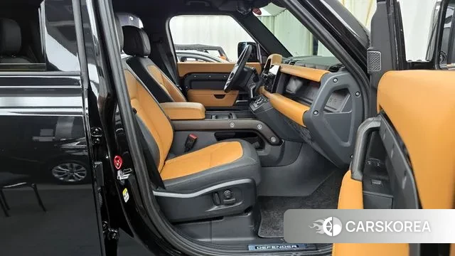 Land Rover Defender (L663) 2024 Черный из Кореи, фото 2