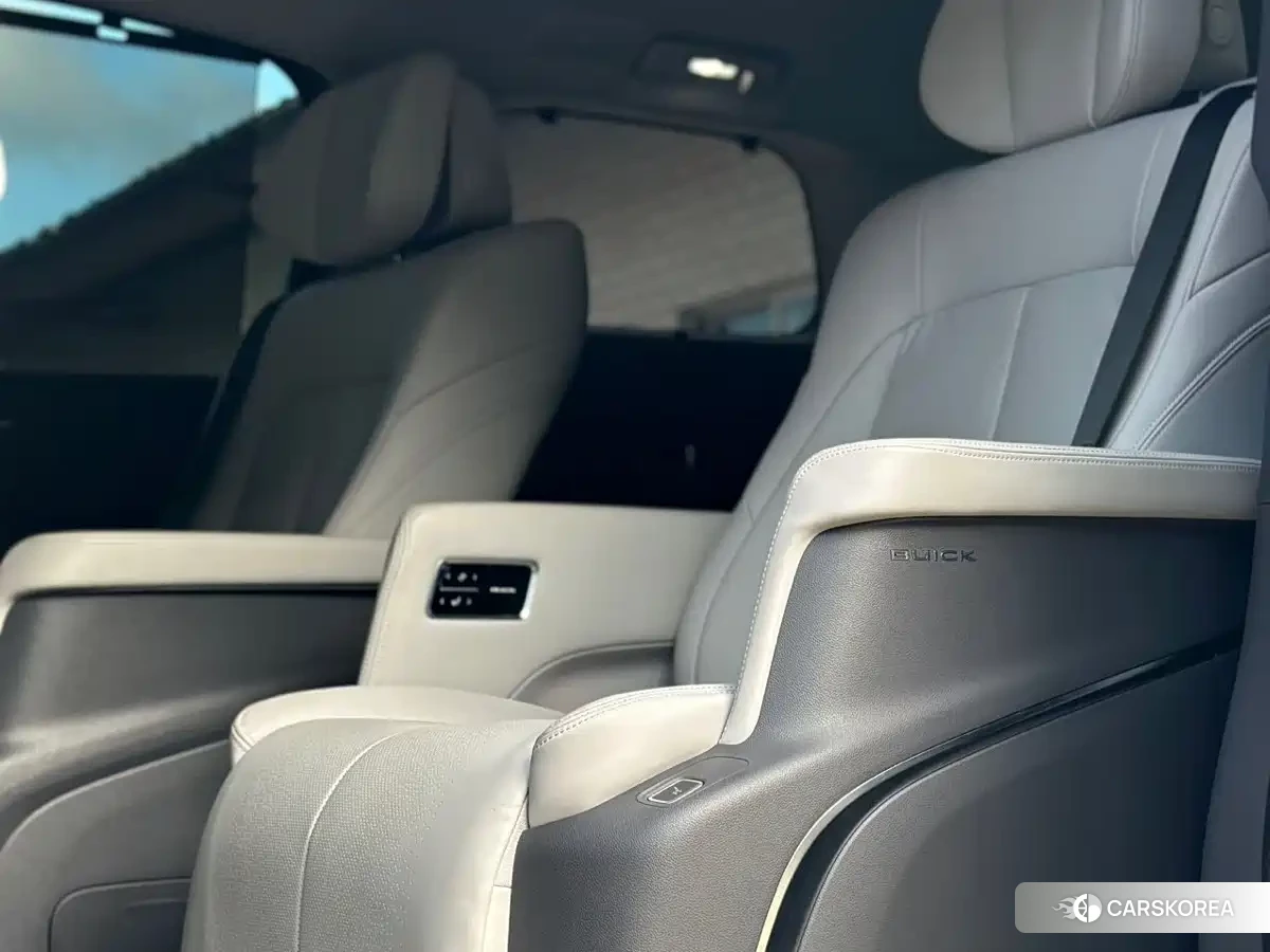 Buick GL8 2024 Champagne/brown из Китая, фото 2