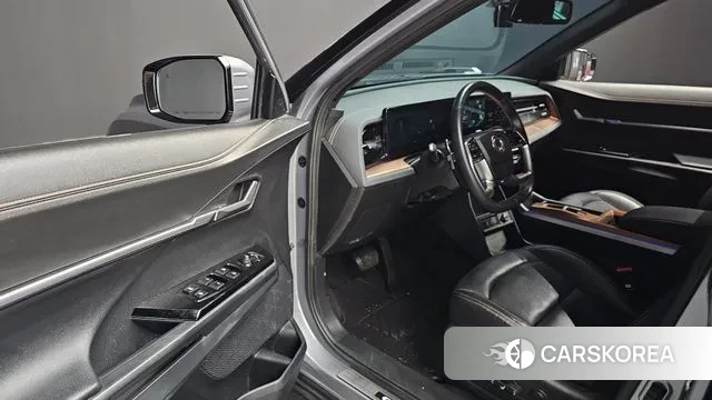Ssangyong Torres EVX 2023 Светло-серебряный цвет из Кореи, фото 2