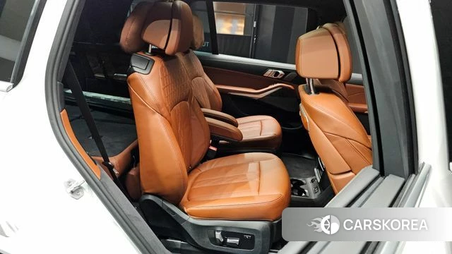 BMW X7 (G07) 2025 Белый из Кореи, фото 2