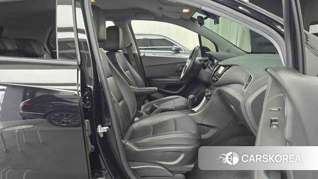 Chevrolet (GM Daewoo) The New Trax 2022 Черный из Кореи, фото 2