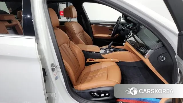 BMW 5 Series (G30) 2021 Белый из Кореи, фото 2