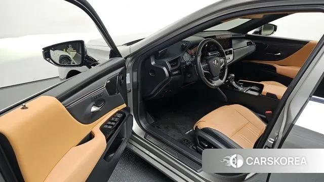 Lexus ES300h 7th generation 2024 Серый из Кореи, фото 2