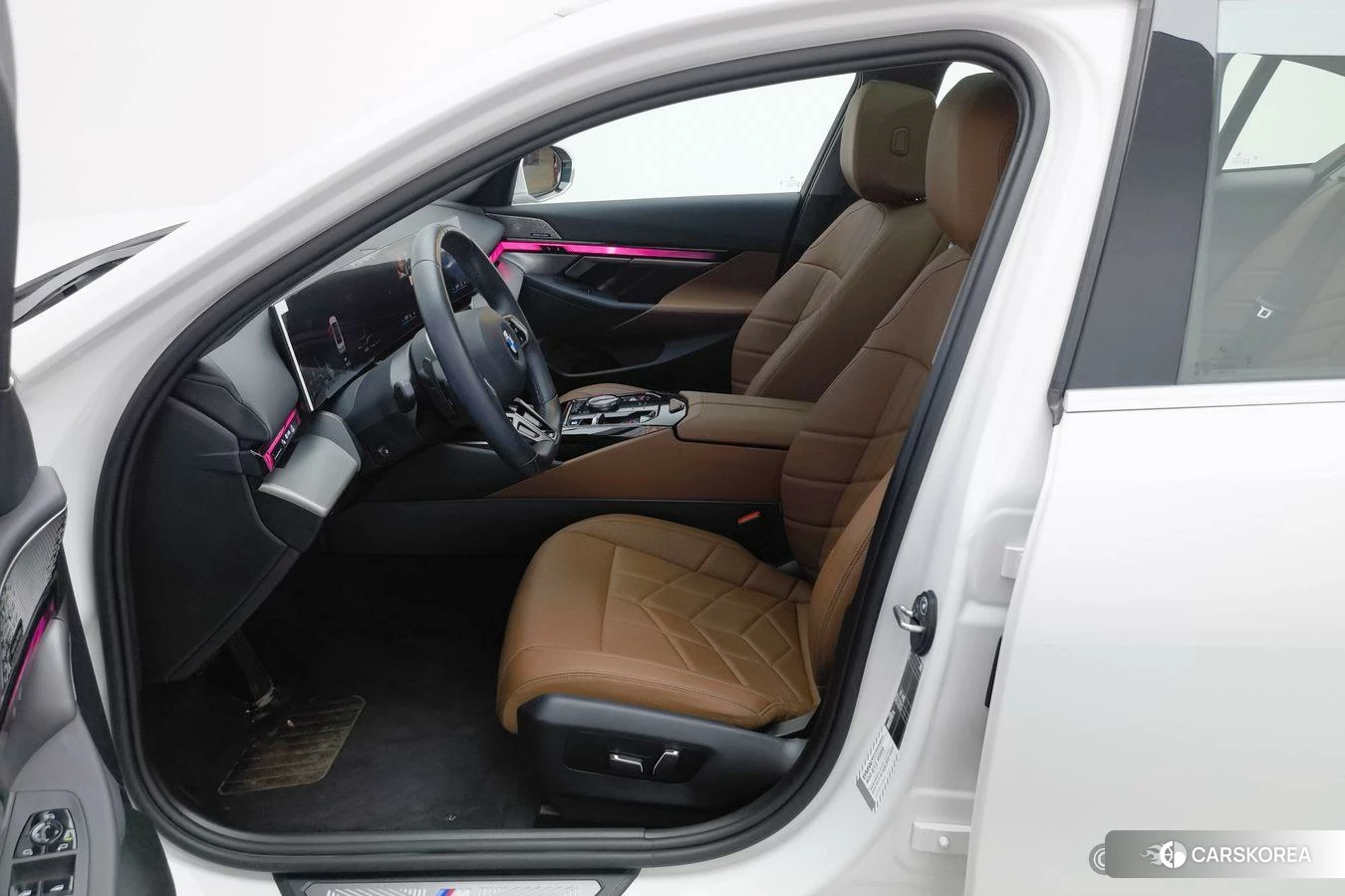 BMW 5 series 2024 Белый из Китая, фото 2