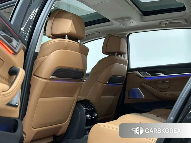 BMW 5 series 2022 Черный из Китая, фото 2