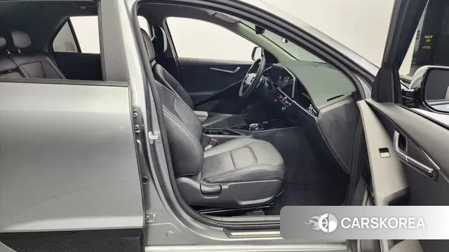 Kia Di Ol Nu Niro 2022 Серебристо-серый из Кореи, фото 2