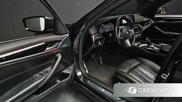BMW 5 Series (G30) 2018 Серый из Кореи, фото 2