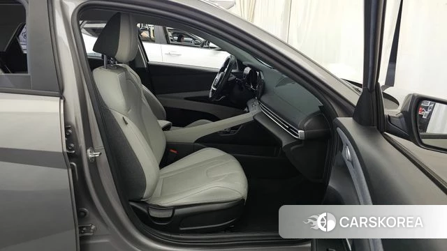 Hyundai Avante Hybrid (CN7) 2022 Серебристо-серый из Кореи, фото 2
