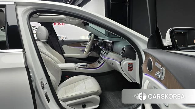 Mercedes-Benz E-Class W213 2022 Белый из Кореи, фото 2