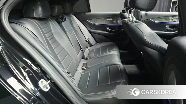 Mercedes-Benz E-Class W213 2021 Черный из Кореи, фото 2