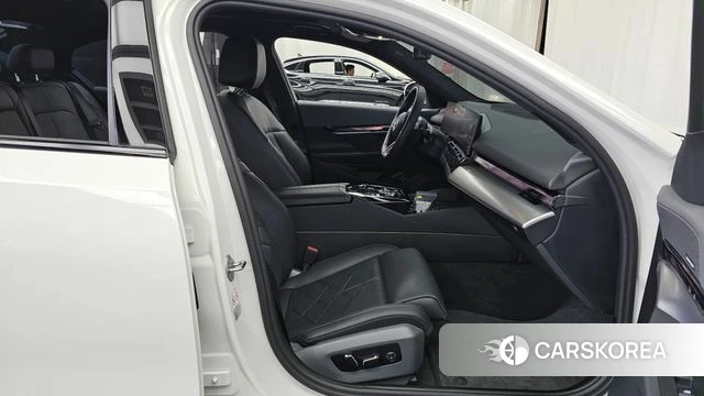 BMW 5 Series (G60) 2024 Белый из Кореи, фото 2