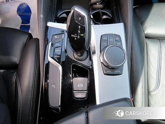 BMW 5 Series (G30) 2018 Белый из Кореи, фото 2