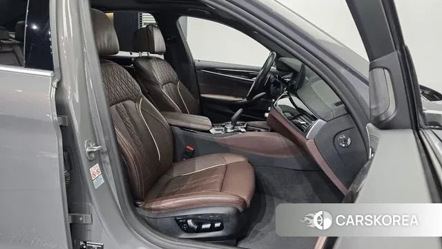 BMW 5 Series (G30) 2022 Серый из Кореи, фото 2