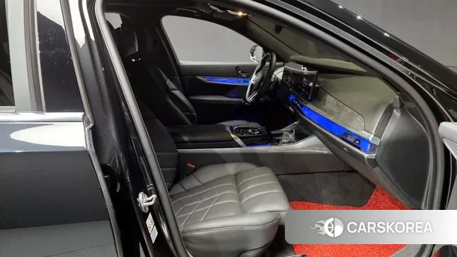 BMW 7 Series (G70) 2024 Черный из Кореи, фото 2