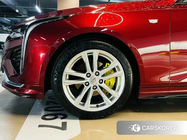 Cadillac CT4 2021 Красный из Китая, фото 2