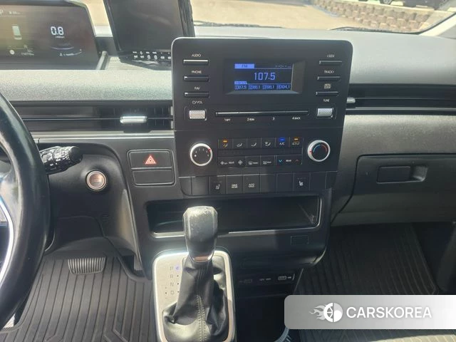 Hyundai Staria 2021 Серебристо-серый из Кореи, фото 2