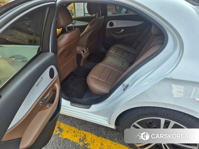 Mercedes-Benz E-Class W213 2021 Белый из Кореи, фото 2