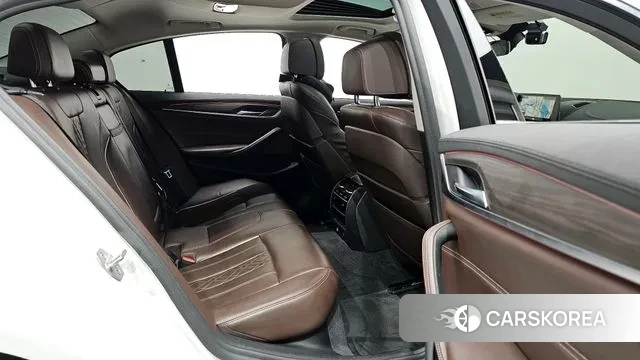 BMW 5 Series (G30) 2018 Белый из Кореи, фото 2