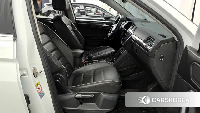 Volkswagen Tiguan Allspace 2020 Белый из Кореи, фото 2