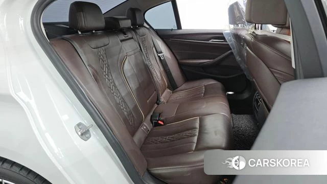 BMW 5 Series (G30) 2018 Белый из Кореи, фото 2